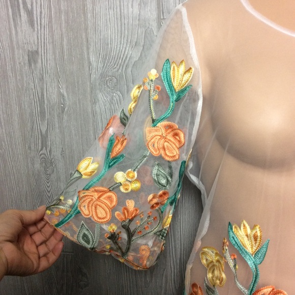 NWT Unique Spectrum Floral Sheer Top PLUS SIZE 1X - Picture 3 of 4